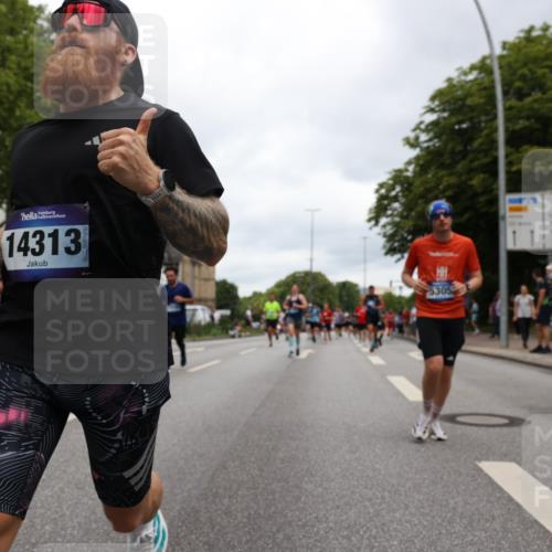 29.06.2025 - hella hamburg halbmarathon Yannick Fuchs http://msf.ph/oto/8470843 29.06.2025 10:57:38 20KM 1184, 1316, 1722, 1724, 1940, 1992, 2685, 3360, 4328, 4370, 5305, 5384, 5734, 6631, 7243, 7290, 7333, 8561, 8822, 9124, 9439, 9681, 10705, 10766, 10866, 11149, 11527, 11657, 11771, 12315, 12316, 12513, 12662, 13171, 13528, 14135, 14313, 14493, 15516, 15532, 15550, 15897, 16424, 16426, 16639, 16872, 17071, 17437, 17730, 17894, 18028, 18122, 18717 meine-sportfotos.de