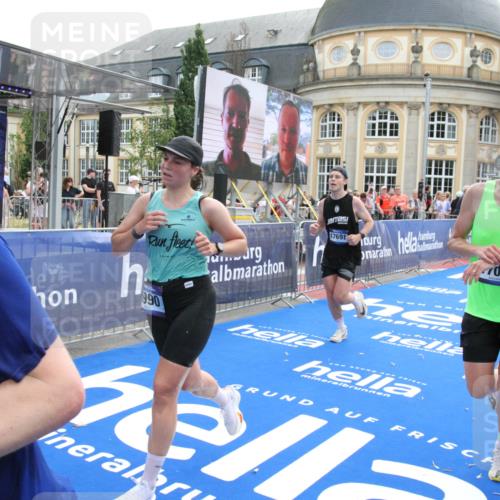 29.06.2025 - hella hamburg halbmarathon Michael Strokosch http://msf.ph/oto/8470861 29.06.2025 10:36:16 Ziel 2774, 6032, 6829, 6990, 6993, 12447, 13991, 14601, 15115, 15348, 17078, 17329, 17691, 18600 meine-sportfotos.de