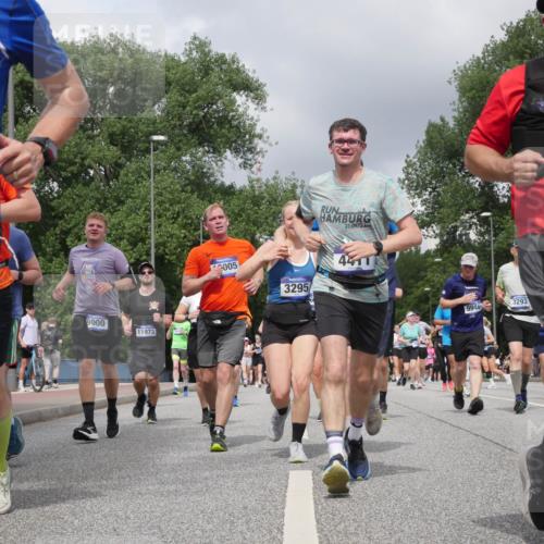 29.06.2025 - hella hamburg halbmarathon Luisa Fischer http://msf.ph/oto/8470887 29.06.2025 10:43:59 Kennedybrücke 5352, 9000, 11973, 21, 0975, 005, 3295, 441, 9946, 3293, 16681, 710, 1018, 1037, 2042, 2299, 3293, 3306, 3432, 3810, 4612, 5059, 5351, 5753, 6076, 6163, 6229, 7108, 8378, 9237, 9946, 10166 meine-sportfotos.de