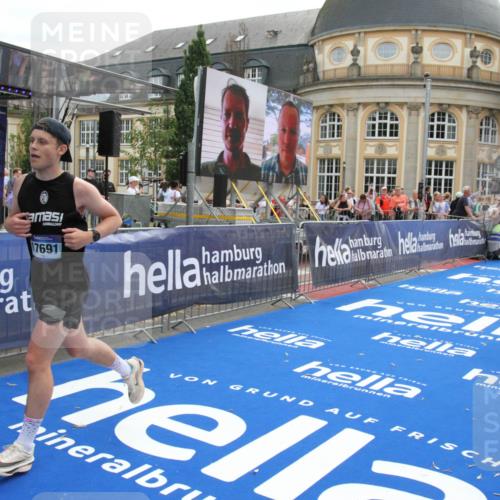 29.06.2025 - hella hamburg halbmarathon Michael Strokosch http://msf.ph/oto/8470898 29.06.2025 10:36:17 Ziel 2774, 6829, 6990, 6993, 12447, 13991, 14601, 15115, 15348, 17078, 17329, 17691, 18600 meine-sportfotos.de