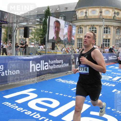 29.06.2025 - hella hamburg halbmarathon Michael Strokosch http://msf.ph/oto/8470916 29.06.2025 10:36:18 Ziel 2774, 6829, 6990, 6993, 12447, 13991, 14601, 15115, 15348, 16158, 17078, 17329, 17691 meine-sportfotos.de