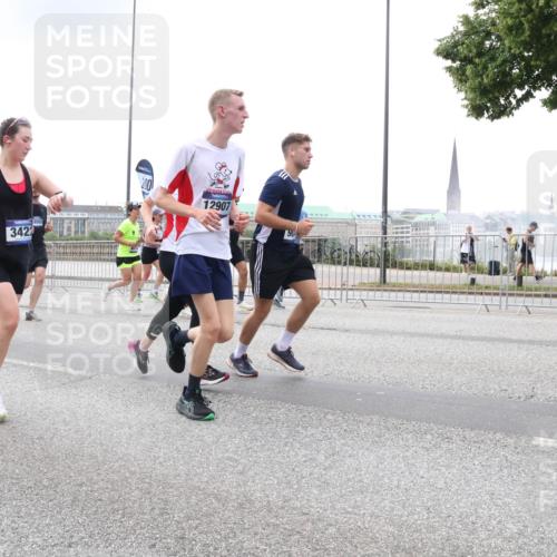 29.06.2025 - hella hamburg halbmarathon Lena Gebhardt http://msf.ph/oto/8470930 29.06.2025 10:32:58 Lombardsbrücke 10048, 8502, 342, 12907, 1078, 1199, 1237, 1324, 1732, 1764, 2038, 2054, 2059, 2085, 2276, 2959, 3391, 3422, 3660, 3670, 3708, 3753, 3871, 4030, 4096, 4446, 4555, 4650, 5110, 5180, 5581, 5783, 5871, 5917, 6040, 6228, 6773, 6861, 7308, 7309, 7387, 7531, 7633, 7749, 7750, 7982, 8170, 8595, 8839, 9010, 9034, 9143, 9188, 9289, 9471, 9542, 9768, 10013, 10048, 10277, 11229, 11260, 11713, 11756, 11826, 12039, 12423, 12424, 14305, 14743, 15951 meine-sportfotos.de
