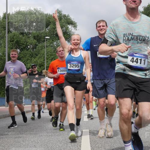 29.06.2025 - hella hamburg halbmarathon Luisa Fischer http://msf.ph/oto/8470934 29.06.2025 10:43:59 Kennedybrücke 9000, 11973, 1188, 119, 13005, 3295, 21, 0975, 4411, 3293, 78, 13, 1018, 1037, 2042, 2299, 3293, 3306, 3432, 3810, 4612, 5059, 5351, 5753, 6076, 6163, 6229, 7108, 8378, 9237, 9946, 10166 meine-sportfotos.de