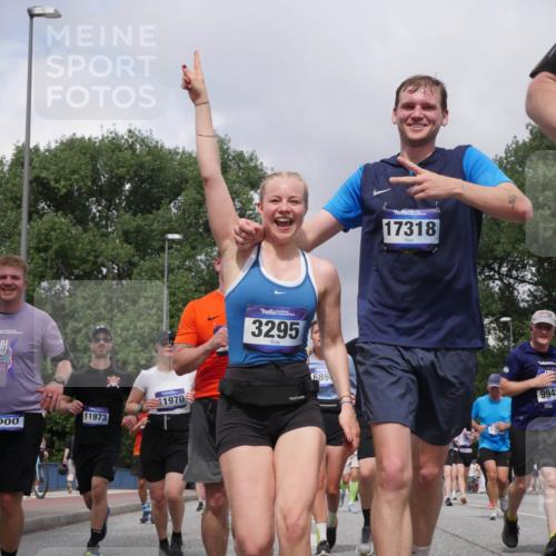 29.06.2025 - hella hamburg halbmarathon Luisa Fischer http://msf.ph/oto/8470960 29.06.2025 10:44:00 Kennedybrücke 3295, 9000, 11973, 1970, 689, 17318, 10, 9946, 3293, 1018, 1037, 2042, 2299, 3293, 3306, 3432, 3810, 4612, 5059, 5351, 5753, 6076, 6098, 6163, 6229, 6806, 7108, 7956, 8378, 9237, 9946, 10166 meine-sportfotos.de