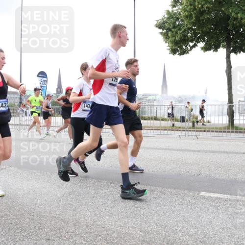 29.06.2025 - hella hamburg halbmarathon Lena Gebhardt http://msf.ph/oto/8470962 29.06.2025 10:32:59 Lombardsbrücke 342, 2, 00, 143, 129, 1078, 1199, 1237, 1324, 1732, 1764, 2038, 2054, 2059, 2085, 2276, 2959, 3391, 3422, 3660, 3670, 3708, 3753, 3871, 4030, 4096, 4446, 4555, 4650, 5110, 5180, 5581, 5783, 5871, 5917, 6040, 6228, 6773, 6861, 7308, 7309, 7387, 7531, 7633, 7749, 7750, 7982, 8170, 8595, 8839, 9010, 9034, 9143, 9188, 9289, 9471, 9542, 9768, 10013, 10048, 10277, 11229, 11260, 11713, 11756, 11826, 12039, 12423, 12424, 14305, 14743, 15951 meine-sportfotos.de