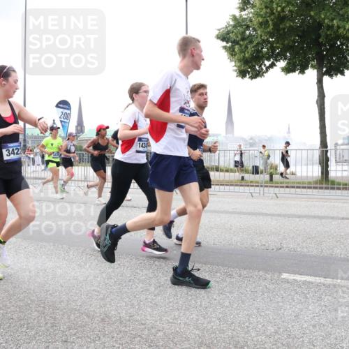 29.06.2025 - hella hamburg halbmarathon Lena Gebhardt http://msf.ph/oto/8470992 29.06.2025 10:32:59 Lombardsbrücke 048, 342, 2, 00, 1434, 1078, 1199, 1237, 1324, 1732, 1764, 2038, 2054, 2059, 2085, 2276, 2959, 3391, 3422, 3660, 3670, 3708, 3753, 3871, 4030, 4096, 4446, 4555, 4650, 5110, 5180, 5581, 5783, 5871, 5917, 6040, 6228, 6773, 6861, 7308, 7309, 7387, 7531, 7633, 7749, 7750, 7982, 8170, 8595, 8839, 9010, 9034, 9143, 9188, 9289, 9471, 9542, 9768, 10013, 10048, 10277, 11229, 11260, 11713, 11756, 11826, 12039, 12423, 12424, 14305, 14743, 15951 meine-sportfotos.de