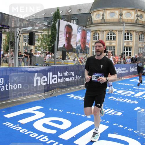 29.06.2025 - hella hamburg halbmarathon Michael Strokosch http://msf.ph/oto/8471007 29.06.2025 10:36:21 Ziel 6829, 6993, 12051, 13991, 14601, 15115, 15348, 16158, 17192, 17329 meine-sportfotos.de