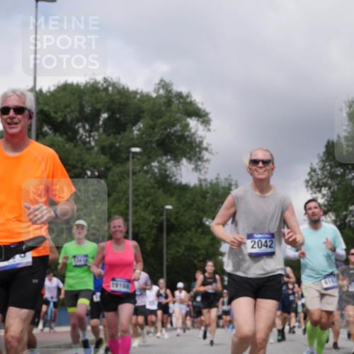 29.06.2025 - hella hamburg halbmarathon Luisa Fischer http://msf.ph/oto/8471066 29.06.2025 10:44:04 Kennedybrücke 19168, 2042, 1018, 1075, 1323, 2042, 2299, 3293, 3306, 5753, 6076, 6098, 6163, 6806, 7108, 7956, 8378, 9237, 9946 meine-sportfotos.de