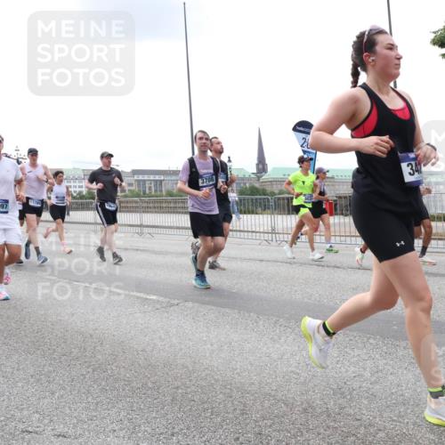 29.06.2025 - hella hamburg halbmarathon Lena Gebhardt http://msf.ph/oto/8471068 29.06.2025 10:32:59 Lombardsbrücke 70, 15997, 1840, 10048, 13789, 3708, 20, 347, 1078, 1199, 1237, 1324, 1732, 1764, 2038, 2054, 2059, 2085, 2276, 2959, 3391, 3422, 3660, 3670, 3708, 3753, 3871, 4030, 4096, 4446, 4555, 4650, 5110, 5180, 5581, 5783, 5871, 5917, 6040, 6228, 6773, 6861, 7308, 7309, 7387, 7531, 7633, 7749, 7750, 7982, 8170, 8595, 8839, 9010, 9034, 9143, 9188, 9289, 9471, 9542, 9768, 10013, 10048, 10277, 11229, 11260, 11713, 11756, 11826, 12039, 12423, 12424, 14305, 14743, 15951 meine-sportfotos.de