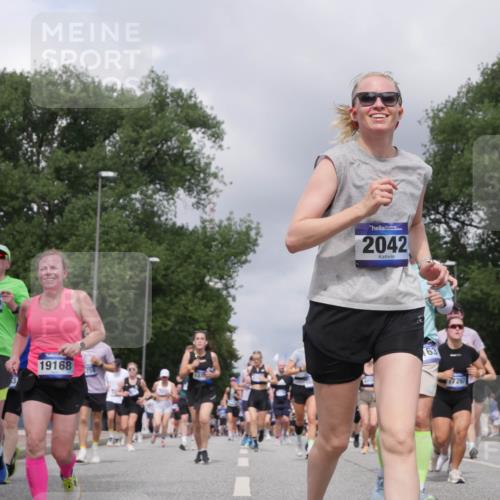 29.06.2025 - hella hamburg halbmarathon Luisa Fischer http://msf.ph/oto/8471074 29.06.2025 10:44:04 Kennedybrücke 13410, 19168, 6750, 2042, 63, 7267, 10920, 1018, 1075, 1323, 2042, 2299, 3293, 3306, 5753, 6076, 6098, 6163, 6806, 7108, 7956, 8378, 9237, 9946 meine-sportfotos.de