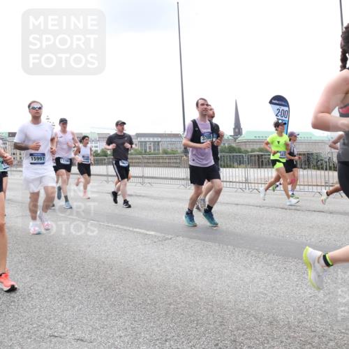 29.06.2025 - hella hamburg halbmarathon Lena Gebhardt http://msf.ph/oto/8471088 29.06.2025 10:32:59 Lombardsbrücke 9471, 6861, 8170, 1840, 15997, 13789, 3708, 2, 00, 342, 1078, 1199, 1237, 1324, 1732, 1764, 2038, 2054, 2059, 2085, 2276, 2959, 3391, 3422, 3660, 3670, 3708, 3753, 3871, 4030, 4096, 4446, 4555, 4650, 5110, 5180, 5581, 5783, 5871, 5917, 6040, 6228, 6773, 6861, 7308, 7309, 7387, 7531, 7633, 7749, 7750, 7982, 8170, 8595, 8839, 9010, 9034, 9143, 9188, 9289, 9471, 9542, 9768, 10013, 10048, 10277, 11229, 11260, 11713, 11756, 11826, 12039, 12423, 12424, 14305, 14743, 15951 meine-sportfotos.de
