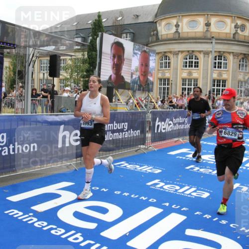 29.06.2025 - hella hamburg halbmarathon Michael Strokosch http://msf.ph/oto/8471098 29.06.2025 10:36:22 Ziel 6829, 6993, 12051, 13991, 14075, 15348, 16158, 17192 meine-sportfotos.de