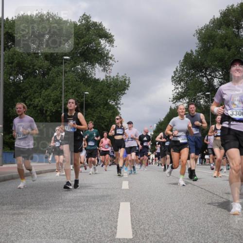 29.06.2025 - hella hamburg halbmarathon Luisa Fischer http://msf.ph/oto/8471135 29.06.2025 10:44:07 Kennedybrücke 6750, 137, 11717, 6289, 16955, 341, 8, 3306, 940, 1053, 1018, 1075, 1323, 3306, 4906, 5753, 6076, 6098, 6163, 6806, 7956, 8378, 8429, 8430, 9237, 9962 meine-sportfotos.de