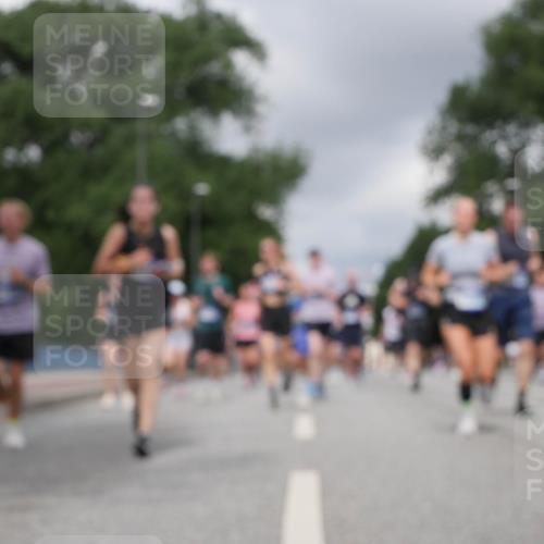 29.06.2025 - hella hamburg halbmarathon Luisa Fischer http://msf.ph/oto/8471143 29.06.2025 10:44:07 Kennedybrücke 8, 1018, 1075, 1323, 3306, 4906, 5753, 6076, 6098, 6163, 6806, 7956, 8378, 8429, 8430, 9237, 9962 meine-sportfotos.de