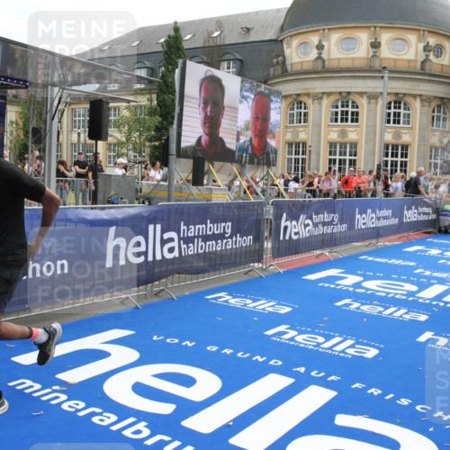 29.06.2025 - hella hamburg halbmarathon Michael Strokosch http://msf.ph/oto/8471183 29.06.2025 10:36:23 Ziel 6829, 6993, 12051, 13991, 14075, 15348, 16158, 17192 meine-sportfotos.de