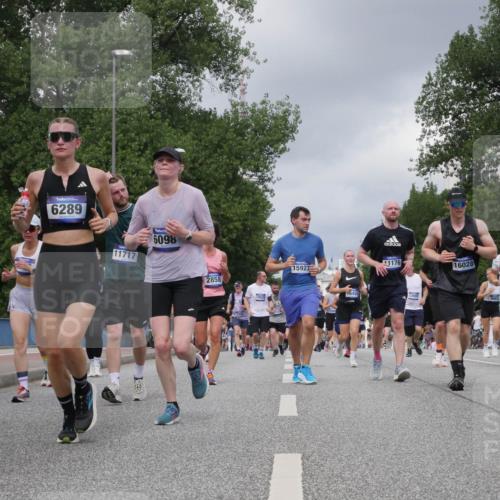 29.06.2025 - hella hamburg halbmarathon Luisa Fischer http://msf.ph/oto/8471247 29.06.2025 10:44:09 Kennedybrücke 956, 6289, 11717, 6098, 2858, 15927, 1176, 16450, 12699, 16028, 18490, 9962, 8429, 1323, 1075, 1323, 3306, 4906, 5753, 6098, 6806, 7956, 8429, 8430, 9237, 9962 meine-sportfotos.de