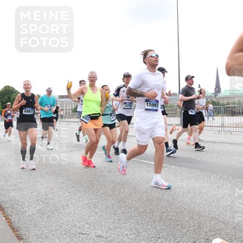 29.06.2025 - hella hamburg halbmarathon Lena Gebhardt http://msf.ph/oto/8471265 29.06.2025 10:33:00 Lombardsbrücke 9768, 6861, 1078, 6069, 16702, 15997, 100, 1078, 1199, 1237, 1324, 1732, 1764, 2038, 2054, 2059, 2085, 2276, 2838, 2959, 3391, 3422, 3660, 3670, 3708, 3753, 3871, 4030, 4096, 4446, 4555, 4650, 5110, 5180, 5581, 5871, 5917, 6040, 6773, 6861, 7308, 7309, 7387, 7531, 7633, 7749, 7750, 7982, 8170, 8595, 8839, 9010, 9034, 9143, 9188, 9289, 9471, 9542, 9768, 10013, 10048, 10277, 11229, 11260, 11713, 11756, 11826, 12039, 12423, 12424, 14305, 14743, 15951 meine-sportfotos.de