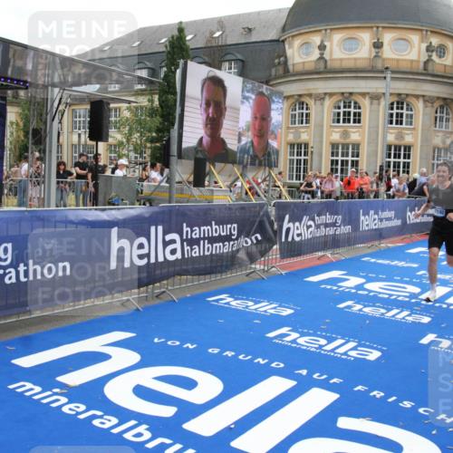 29.06.2025 - hella hamburg halbmarathon Michael Strokosch http://msf.ph/oto/8471276 29.06.2025 10:36:26 Ziel 8084, 10404, 10852, 11304, 12051, 12916, 14075, 16158, 17192, 18062 meine-sportfotos.de