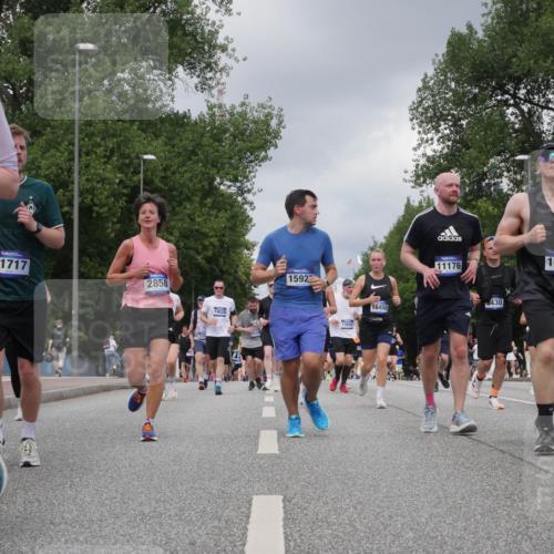 29.06.2025 - hella hamburg halbmarathon Luisa Fischer http://msf.ph/oto/8471299 29.06.2025 10:44:11 Kennedybrücke 096, 11717, 2858, 19026, 1592, 1329, 12692, 16450, 11176, 16028, 430, 29, 1075, 1323, 4906, 6098, 6806, 7585, 7956, 8429, 8430, 9237, 9962 meine-sportfotos.de