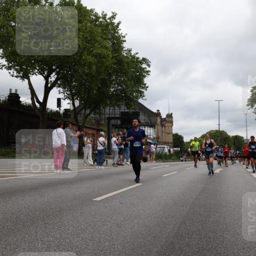 29.06.2025 - hella hamburg halbmarathon Yannick Fuchs http://msf.ph/oto/8471311 29.06.2025 10:57:39 20KM 1184, 1316, 1464, 1722, 1724, 1940, 1992, 2685, 3360, 4328, 4370, 5305, 5384, 5734, 6631, 7243, 7290, 7333, 8561, 8822, 9439, 9681, 10705, 10766, 10866, 11149, 11527, 11657, 11771, 12315, 12316, 12513, 12662, 13171, 14135, 14313, 14493, 15516, 15532, 15550, 15897, 16424, 16426, 16639, 16872, 16995, 17071, 17437, 17730, 17894, 18028, 18122, 18717 meine-sportfotos.de