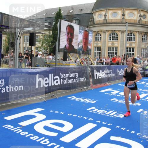29.06.2025 - hella hamburg halbmarathon Michael Strokosch http://msf.ph/oto/8471356 29.06.2025 10:36:29 Ziel 8084, 9296, 10404, 10680, 10852, 11304, 12051, 12916, 14075, 17192, 17723, 18062 meine-sportfotos.de