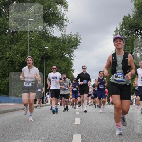 29.06.2025 - hella hamburg halbmarathon Luisa Fischer http://msf.ph/oto/8471474 29.06.2025 10:44:15 Kennedybrücke 1691, 16085, 19026, 13290, 15154, 16297, 117, 13299, 16449, 126, 1075, 1323, 4906, 7585, 8429, 8430, 8878, 9962 meine-sportfotos.de