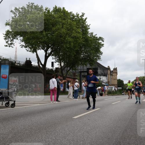 29.06.2025 - hella hamburg halbmarathon Yannick Fuchs http://msf.ph/oto/8471475 29.06.2025 10:57:39 20KM 1184, 1316, 1464, 1722, 1724, 1940, 1992, 2685, 3360, 4328, 4370, 5305, 5384, 5734, 6631, 7243, 7290, 7333, 8561, 8822, 9439, 9681, 10705, 10766, 10866, 11149, 11527, 11657, 11771, 12315, 12316, 12513, 12662, 13171, 14135, 14313, 14493, 15516, 15532, 15550, 15897, 16424, 16426, 16639, 16872, 16995, 17071, 17437, 17730, 17894, 18028, 18122, 18717 meine-sportfotos.de