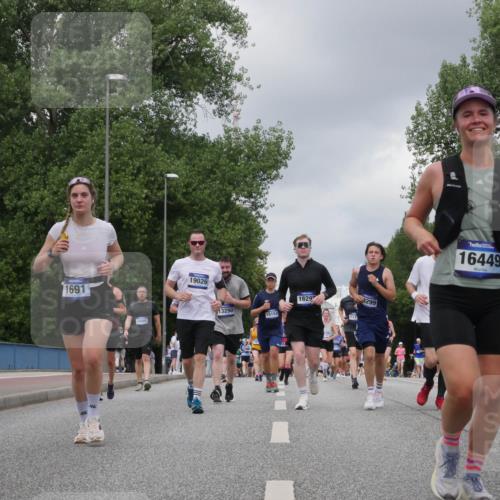 29.06.2025 - hella hamburg halbmarathon Luisa Fischer http://msf.ph/oto/8471482 29.06.2025 10:44:15 Kennedybrücke 1691, 19026, 13290, 15154, 1629, 117, 3299, 16449, 12699, 1075, 1323, 4906, 7585, 8429, 8430, 8878, 9962 meine-sportfotos.de