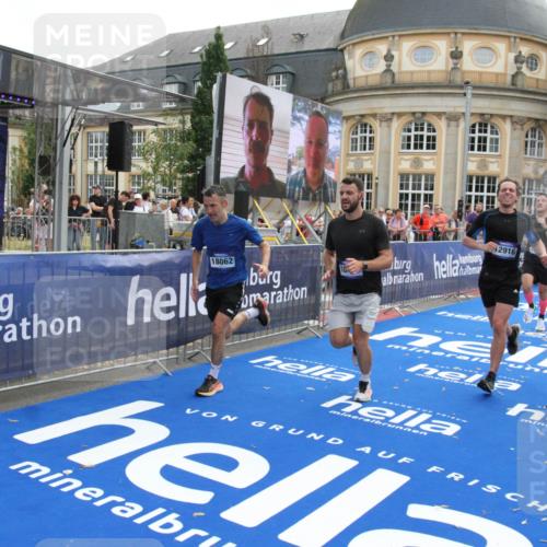 29.06.2025 - hella hamburg halbmarathon Michael Strokosch http://msf.ph/oto/8471485 29.06.2025 10:36:32 Ziel 2121, 8084, 8121, 9296, 10404, 10680, 10852, 11304, 11833, 12916, 17723, 18062 meine-sportfotos.de