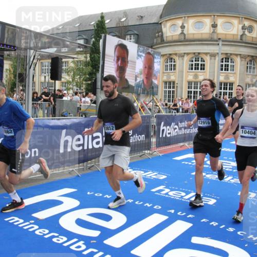 29.06.2025 - hella hamburg halbmarathon Michael Strokosch http://msf.ph/oto/8471496 29.06.2025 10:36:33 Ziel 2121, 8084, 8121, 9296, 10404, 10680, 10852, 11304, 11833, 12916, 17723, 18062 meine-sportfotos.de