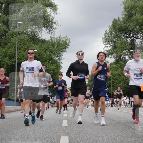 29.06.2025 - hella hamburg halbmarathon Luisa Fischer http://msf.ph/oto/8471530 29.06.2025 10:44:17 Kennedybrücke 2866, 16, 19026, 1329, 15154, 16297, 13299, 8878, 12692, 4906, 7585, 8429, 8430, 8878, 9962 meine-sportfotos.de