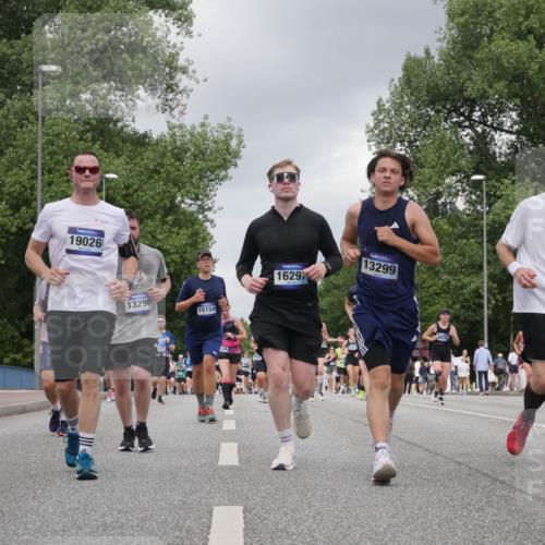 29.06.2025 - hella hamburg halbmarathon Luisa Fischer http://msf.ph/oto/8471553 29.06.2025 10:44:18 Kennedybrücke 2866, 19026, 13290, 15154, 1629, 13299, 8878, 12692, 4906, 7293, 7585, 8429, 8430, 8878, 9962 meine-sportfotos.de