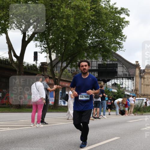 29.06.2025 - hella hamburg halbmarathon Yannick Fuchs http://msf.ph/oto/8471587 29.06.2025 10:57:40 20KM 1184, 1316, 1464, 1722, 1724, 1940, 1992, 2685, 3360, 4328, 4370, 5305, 5384, 7243, 7290, 7333, 8561, 9439, 9681, 10705, 10766, 10866, 11149, 11527, 11657, 11771, 12315, 12316, 12513, 12662, 13171, 13841, 14135, 14313, 14493, 15516, 15532, 15550, 15897, 16424, 16426, 16639, 16872, 16995, 17061, 17071, 17437, 17730, 17894, 18122, 18717 meine-sportfotos.de