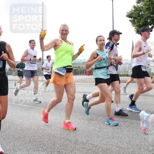 29.06.2025 - hella hamburg halbmarathon Lena Gebhardt http://msf.ph/oto/8471614 29.06.2025 10:33:02 Lombardsbrücke 6861, 17157, 8069, 13785, 15997, 1078, 1237, 1324, 1732, 1764, 2038, 2054, 2059, 2085, 2276, 2838, 2959, 3391, 3422, 3660, 3670, 3708, 3753, 3871, 4030, 4096, 4445, 4446, 4555, 4650, 5110, 5180, 5581, 5917, 6040, 6773, 6861, 7308, 7309, 7387, 7531, 7633, 7749, 7750, 7982, 8170, 8595, 8839, 9010, 9034, 9143, 9188, 9289, 9471, 9542, 9768, 10013, 10048, 10277, 11229, 11260, 11713, 11756, 11826, 12039, 12423, 12424, 14305, 14743, 15951 meine-sportfotos.de