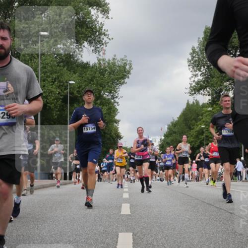 29.06.2025 - hella hamburg halbmarathon Luisa Fischer http://msf.ph/oto/8471627 29.06.2025 10:44:20 Kennedybrücke 1329, 085, 18844, 15154, 17879, 4234, 7293, 12610, 11759, 162, 4044, 7293, 7585, 7829, 8878, 9962, 10269 meine-sportfotos.de