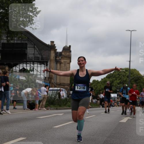 29.06.2025 - hella hamburg halbmarathon Yannick Fuchs http://msf.ph/oto/8471657 29.06.2025 10:57:40 20KM 1184, 1316, 1464, 1722, 1724, 1940, 1992, 2685, 3360, 4328, 4370, 5305, 5384, 7243, 7290, 7333, 8561, 9439, 9681, 10705, 10766, 10866, 11149, 11527, 11657, 11771, 12315, 12316, 12513, 12662, 13171, 13841, 14135, 14313, 14493, 15516, 15532, 15550, 15897, 16424, 16426, 16639, 16872, 16995, 17061, 17071, 17437, 17730, 17894, 18122, 18717 meine-sportfotos.de