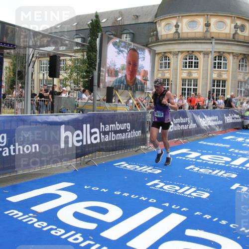 29.06.2025 - hella hamburg halbmarathon Michael Strokosch http://msf.ph/oto/8471675 29.06.2025 10:36:41 Ziel 1571, 2121, 3809, 5092, 6915, 8121, 14622, 16523, 18038, 18733 meine-sportfotos.de