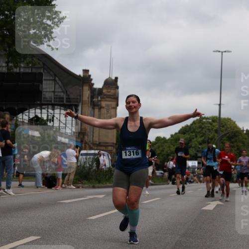 29.06.2025 - hella hamburg halbmarathon Yannick Fuchs http://msf.ph/oto/8471678 29.06.2025 10:57:41 20KM 1184, 1316, 1464, 1722, 1724, 1940, 2685, 3360, 4328, 4370, 5305, 5384, 7243, 7290, 7333, 8561, 9191, 9439, 9681, 10705, 10766, 10866, 11149, 11527, 11657, 11771, 12315, 12316, 12513, 12662, 13171, 13841, 14135, 14313, 14493, 15516, 15532, 15550, 15897, 16424, 16426, 16639, 16995, 17061, 17071, 17437, 17730, 17894, 18122, 18717 meine-sportfotos.de