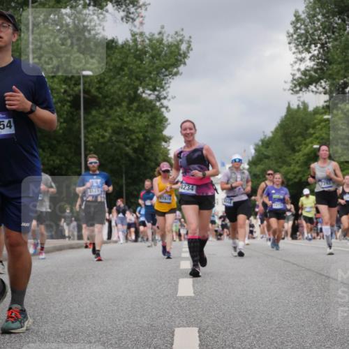29.06.2025 - hella hamburg halbmarathon Luisa Fischer http://msf.ph/oto/8471688 29.06.2025 10:44:22 Kennedybrücke 15154, 3121, 17879, 4234, 7293, 12610, 4044, 6088, 7293, 7585, 7829, 8878, 10269, 10644 meine-sportfotos.de