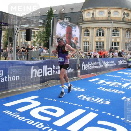 29.06.2025 - hella hamburg halbmarathon Michael Strokosch http://msf.ph/oto/8471690 29.06.2025 10:36:41 Ziel 1571, 2121, 3809, 5092, 6915, 8121, 14622, 16523, 18038, 18733 meine-sportfotos.de