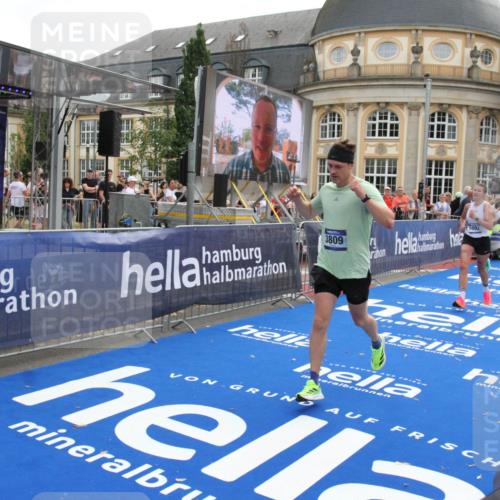 29.06.2025 - hella hamburg halbmarathon Michael Strokosch http://msf.ph/oto/8471759 29.06.2025 10:36:44 Ziel 1571, 3809, 5092, 5961, 14622, 15621, 16523, 18038, 18733 meine-sportfotos.de