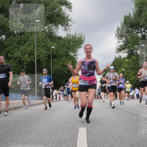 29.06.2025 - hella hamburg halbmarathon Luisa Fischer http://msf.ph/oto/8471779 29.06.2025 10:44:24 Kennedybrücke 16085, 18844, 312, 37879, 4234, 14776, 12610, 1731, 4044, 4638, 6088, 7293, 7585, 7829, 8878, 10269, 10644 meine-sportfotos.de