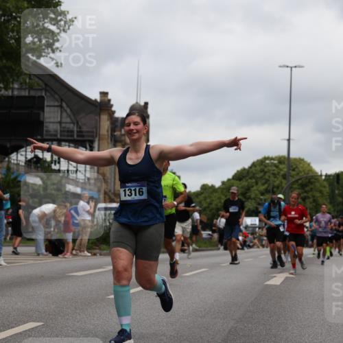 29.06.2025 - hella hamburg halbmarathon Yannick Fuchs http://msf.ph/oto/8471780 29.06.2025 10:57:41 20KM 1184, 1316, 1464, 1722, 1724, 1940, 2685, 3360, 4328, 4370, 5305, 5384, 7243, 7290, 7333, 8561, 9191, 9439, 9681, 10705, 10766, 10866, 11149, 11527, 11657, 11771, 12315, 12316, 12513, 12662, 13171, 13841, 14135, 14313, 14493, 15516, 15532, 15550, 15897, 16424, 16426, 16639, 16995, 17061, 17071, 17437, 17730, 17894, 18122, 18717 meine-sportfotos.de