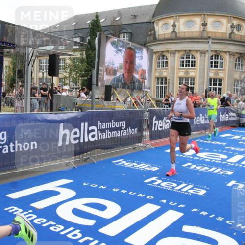 29.06.2025 - hella hamburg halbmarathon Michael Strokosch http://msf.ph/oto/8471796 29.06.2025 10:36:44 Ziel 1571, 3809, 5092, 5961, 14622, 15621, 16523, 18038, 18733 meine-sportfotos.de