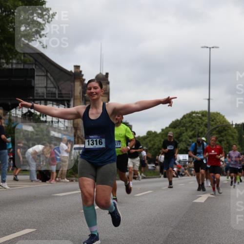 29.06.2025 - hella hamburg halbmarathon Yannick Fuchs http://msf.ph/oto/8471801 29.06.2025 10:57:41 20KM 1184, 1316, 1464, 1722, 1724, 1940, 2685, 3360, 4328, 4370, 5305, 5384, 7243, 7290, 7333, 8561, 9191, 9439, 9681, 10705, 10766, 10866, 11149, 11527, 11657, 11771, 12315, 12316, 12513, 12662, 13171, 13841, 14135, 14313, 14493, 15516, 15532, 15550, 15897, 16424, 16426, 16639, 16995, 17061, 17071, 17437, 17730, 17894, 18122, 18717 meine-sportfotos.de
