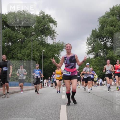 29.06.2025 - hella hamburg halbmarathon Luisa Fischer http://msf.ph/oto/8471803 29.06.2025 10:44:24 Kennedybrücke 16085, 18844, 3121, 12610, 7293, 4234, 776, 1787, 4044, 1731, 4044, 4638, 6088, 7293, 7585, 7829, 8878, 10269, 10644 meine-sportfotos.de
