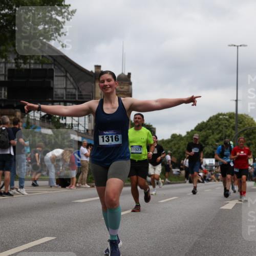 29.06.2025 - hella hamburg halbmarathon Yannick Fuchs http://msf.ph/oto/8471850 29.06.2025 10:57:41 20KM 1184, 1316, 1464, 1722, 1724, 1940, 2685, 3360, 4328, 4370, 5305, 5384, 7243, 7290, 7333, 8561, 9191, 9439, 9681, 10705, 10766, 10866, 11149, 11527, 11657, 11771, 12315, 12316, 12513, 12662, 13171, 13841, 14135, 14313, 14493, 15516, 15532, 15550, 15897, 16424, 16426, 16639, 16995, 17061, 17071, 17437, 17730, 17894, 18122, 18717 meine-sportfotos.de