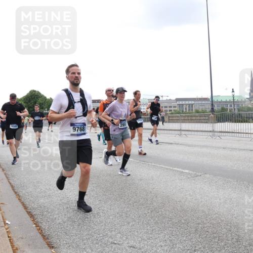 29.06.2025 - hella hamburg halbmarathon Lena Gebhardt http://msf.ph/oto/8471870 29.06.2025 10:33:03 Lombardsbrücke 16502, 9143, 9768, 2959, 17157, 1078, 1237, 1324, 1732, 1764, 2038, 2054, 2059, 2085, 2276, 2838, 2959, 3341, 3391, 3422, 3660, 3670, 3708, 3753, 3871, 4030, 4096, 4445, 4446, 4555, 4650, 5110, 5180, 5581, 5917, 6040, 6773, 6861, 7308, 7309, 7387, 7531, 7633, 7749, 7750, 7982, 8170, 8595, 8839, 9010, 9034, 9143, 9188, 9289, 9471, 9542, 9591, 9592, 9768, 10013, 10048, 10277, 11229, 11260, 11713, 11756, 11826, 12039, 12423, 12424, 14305, 14743, 15951 meine-sportfotos.de