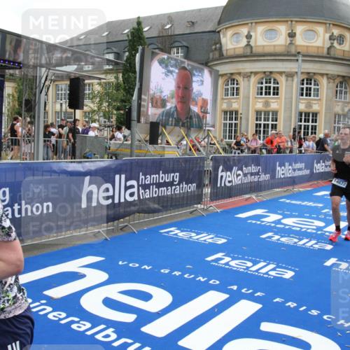29.06.2025 - hella hamburg halbmarathon Michael Strokosch http://msf.ph/oto/8471884 29.06.2025 10:36:47 Ziel 1571, 4865, 5092, 5961, 6529, 13343, 14622, 15621, 18038, 18733 meine-sportfotos.de