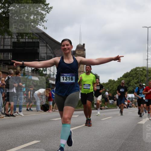 29.06.2025 - hella hamburg halbmarathon Yannick Fuchs http://msf.ph/oto/8471904 29.06.2025 10:57:41 20KM 1184, 1316, 1464, 1722, 1724, 1940, 2685, 3360, 4328, 4370, 5305, 5384, 7243, 7290, 7333, 8561, 9191, 9439, 9681, 10705, 10766, 10866, 11149, 11527, 11657, 11771, 12315, 12316, 12513, 12662, 13171, 13841, 14135, 14313, 14493, 15516, 15532, 15550, 15897, 16424, 16426, 16639, 16995, 17061, 17071, 17437, 17730, 17894, 18122, 18717 meine-sportfotos.de